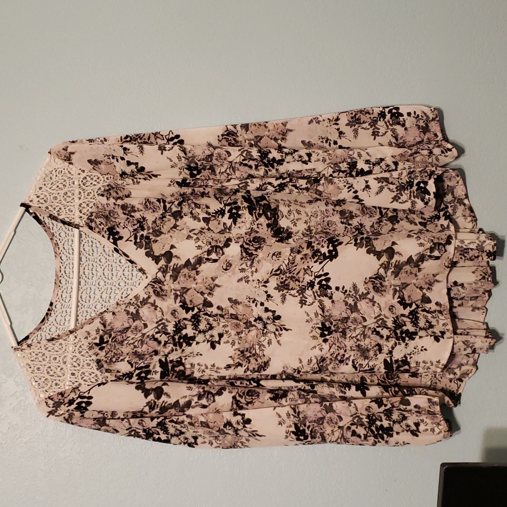 Womens Medium Blouse